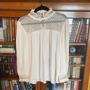 🕊️Flowy White Top🕊️